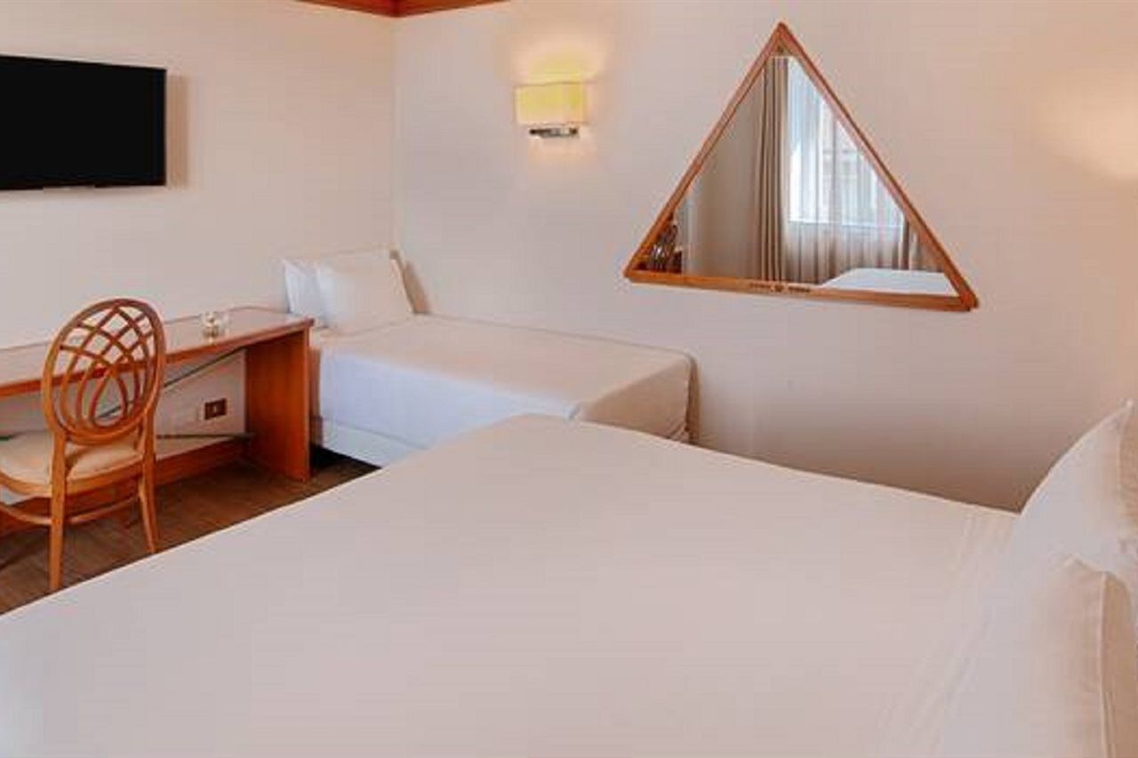 เอ็นเอช ปิซ่า Hotel ปิซา ภายนอก รูปภาพ
